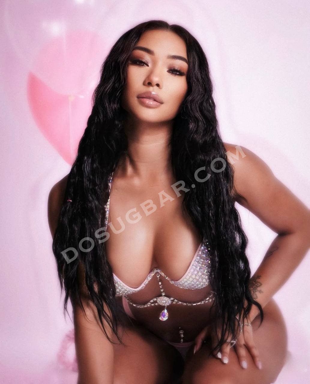 Mona, 21